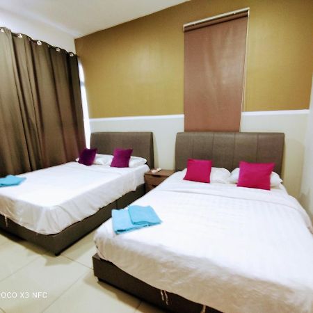 Atlantis Homestay Pool View 1210 Malacca Esterno foto